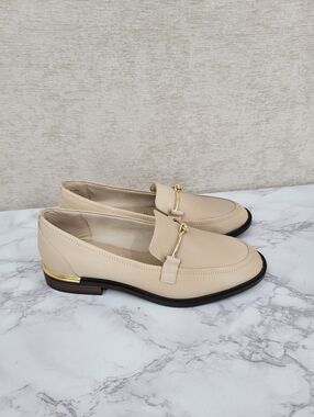 Tamaris Leather Classic Beige Women's Loafers with Gold Accent